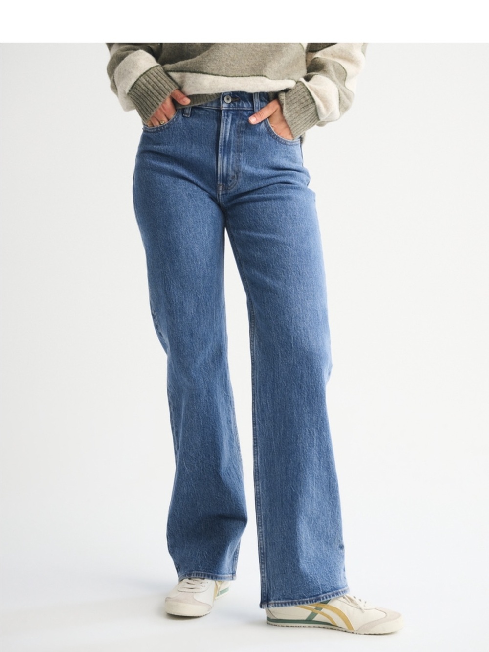 Abercrombie & Fitch Medium Blue High-Rise The ‘90s Relaxed Jeans